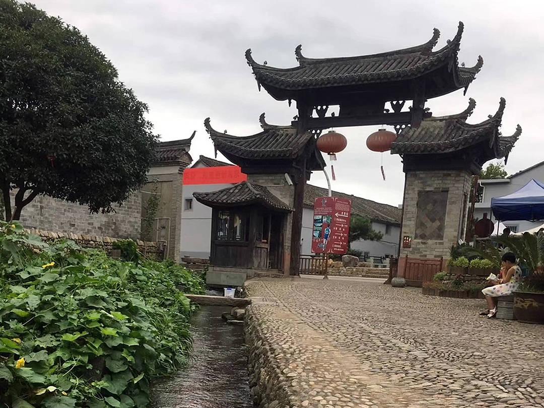 痛风患者不能喝什么？除了酒，这3种水喝得越多，尿酸越高